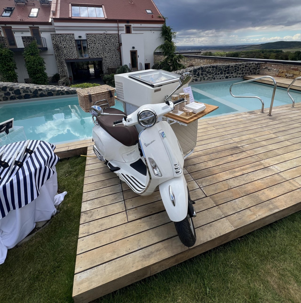 Vespa gelato bar