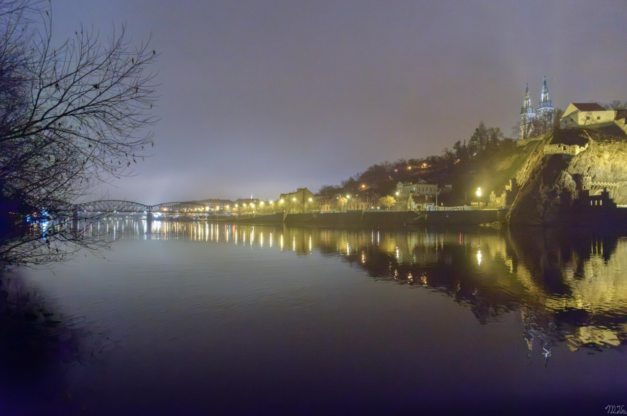 Adventní pražský Vyšehrad z Císařské louky